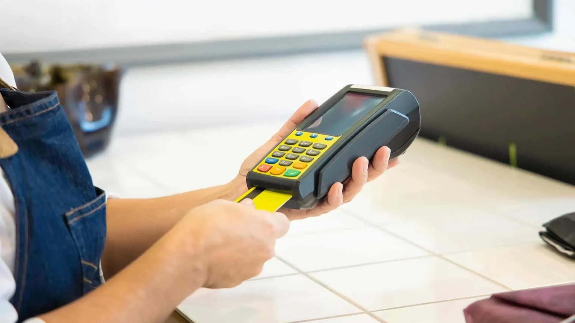 pexels-kampus-6023605_1 How to Use Card Machines