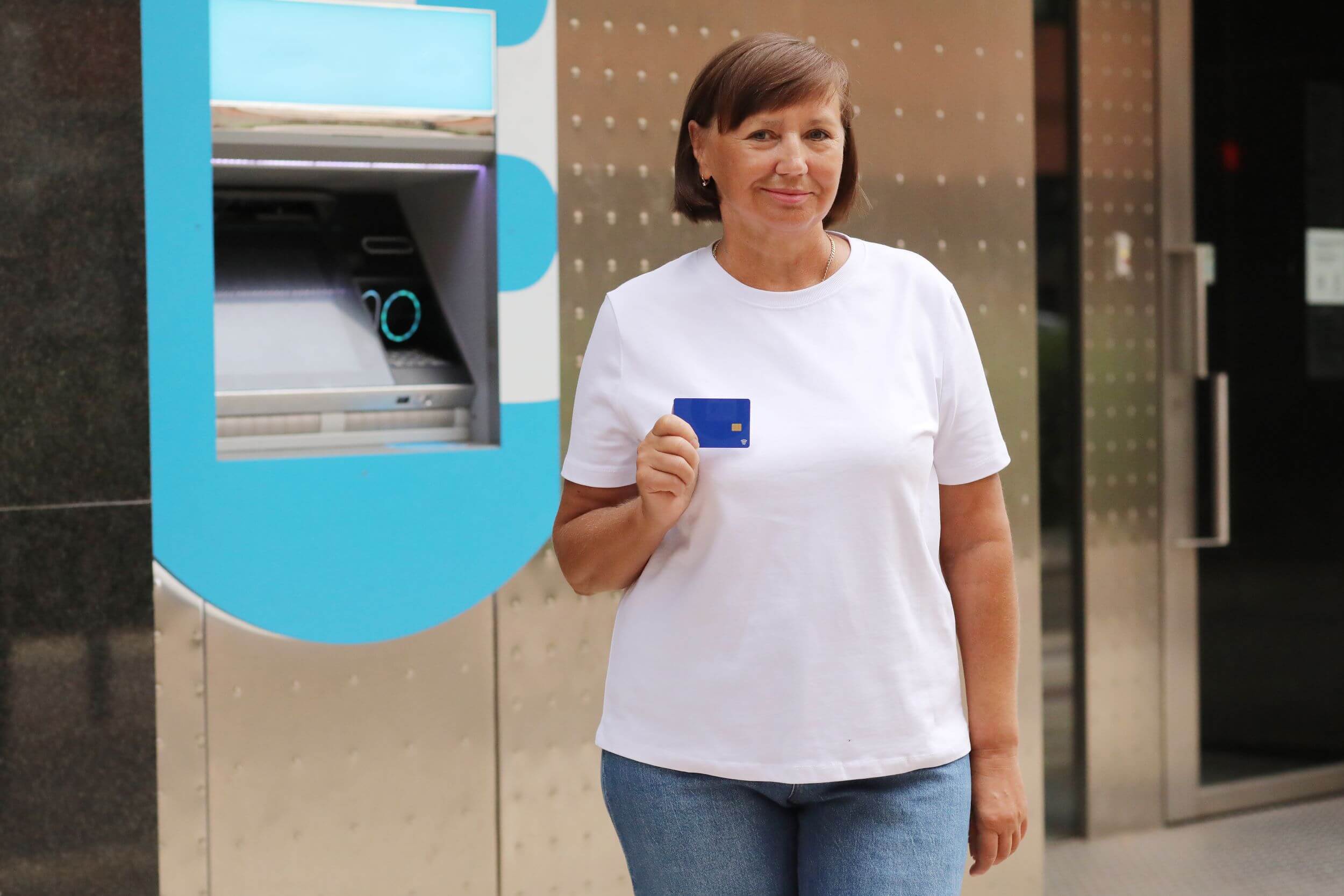 contactless cash withdrawal