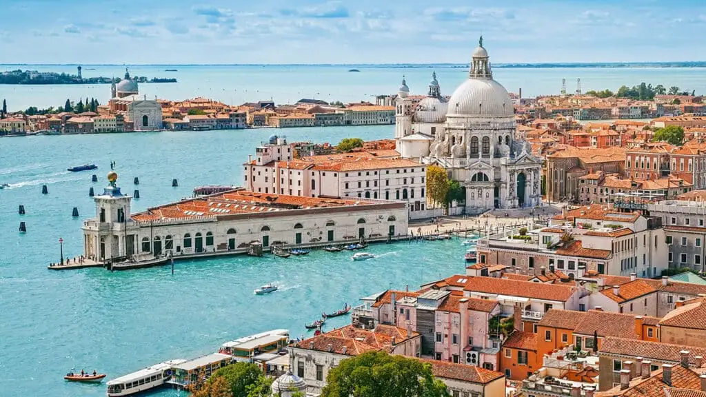 How to open a company in italy
