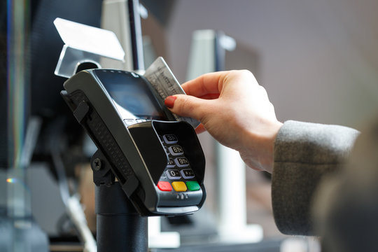 Credit card swiper